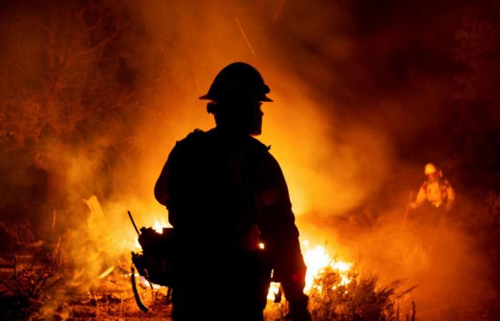 L'état
      d'urgence
      décrété
      à
      Los
      Angeles,
      menacée
      par
      des
      incendies
      de
      grande
      ampleur