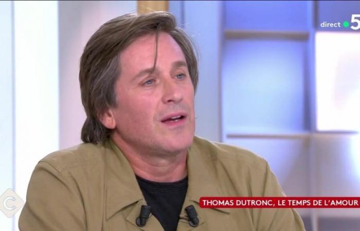 Thomas
      Dutronc
      très
      mal
      à
      l'aise
      sur
      le
      plateau
      de
      C
      à
      vous,
      «
      tuer
      mes
      parents…
      »