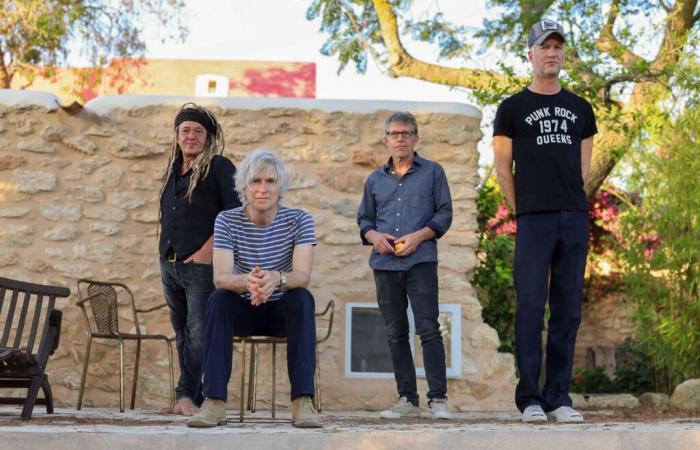 Nada
      Surf,
      trente
      ans
      de
      rock
      sur
      la
      crête
      de
      la
      vague