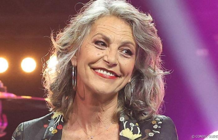 La
      chanteuse
      Lio
      rejoint
      le
      groupe
      du
      talk-show
      de
      Nicole
      Ferroni
      sur
      Téva