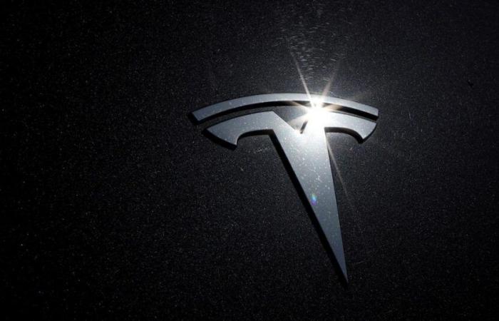 Près
      de
      200
      000
      litres
      d'eau
      pour
      éteindre
      l'incendie
      d'un
      camion
      Tesla
      aux
      États-Unis