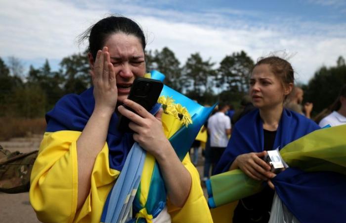 Joie
      et
      larmes
      pour
      le
      retour
      «
      à
      la
      maison
      »
      des
      prisonniers
      de
      guerre
      ukrainiens