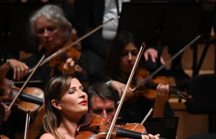 La
      violoniste
      Lisa
      Batiashvili
      triomphe
      dans
      Tchaïkovski
      à
      la
      Philharmonie
      de
      Paris