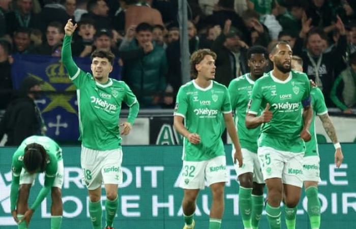 But
      somptueux
      de
      Cafaro
      face
      aux
      Dogues,
      les
      Verts
      marquent
      enfin
      en
      Ligue
      1