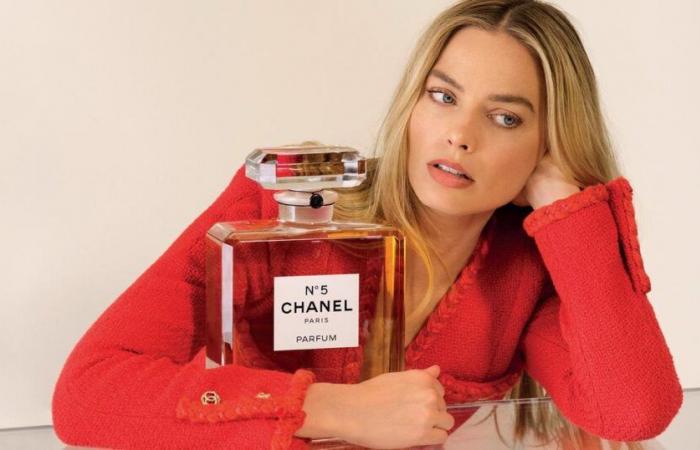 Margot
      Robbie
      de
      Barbie
      post-MeToo
      avec
      le
      visage
      du
      numéro
      5