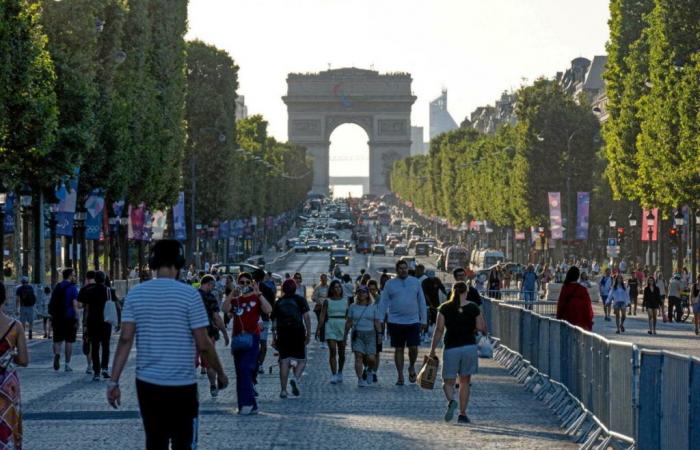 Le
      défilé
      des
      athlètes
      olympiques,
      ultime
      célébration
      des
      Jeux
      de
      Paris