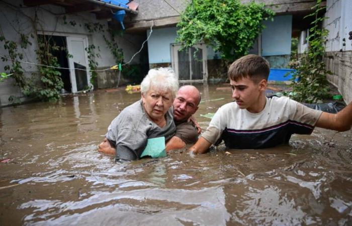 EN
      IMAGES
      –
      La
      tempête
      Boris
      plonge
      l’Europe
      sous
      les
      eaux
      –
      Libération