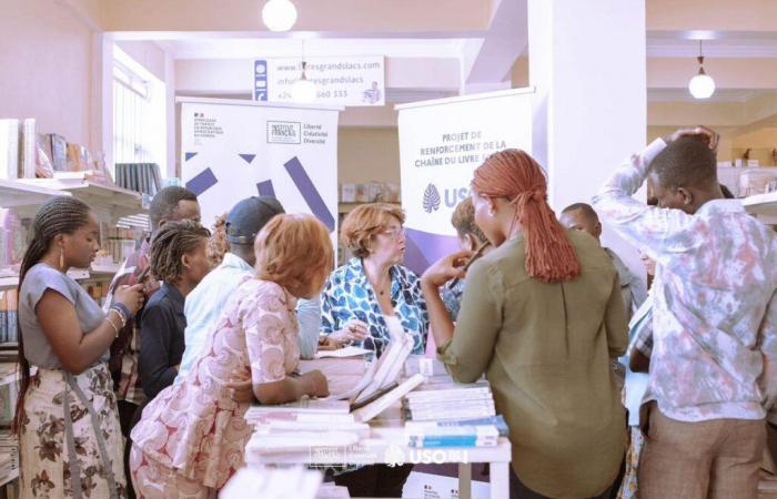 formation
      pour
      renforcer
      la
      chaîne
      du
      livre
      et
      accroître
      l'accès
      à
      la
      lecture