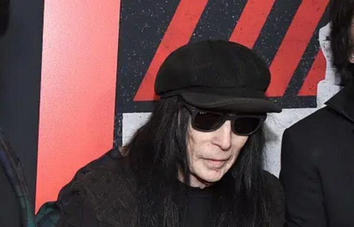 Mick
      Mars
      promet
      que
      son
      deuxième
      album
      solo
      sera
      «
      un
      niveau
      au-dessus
      »