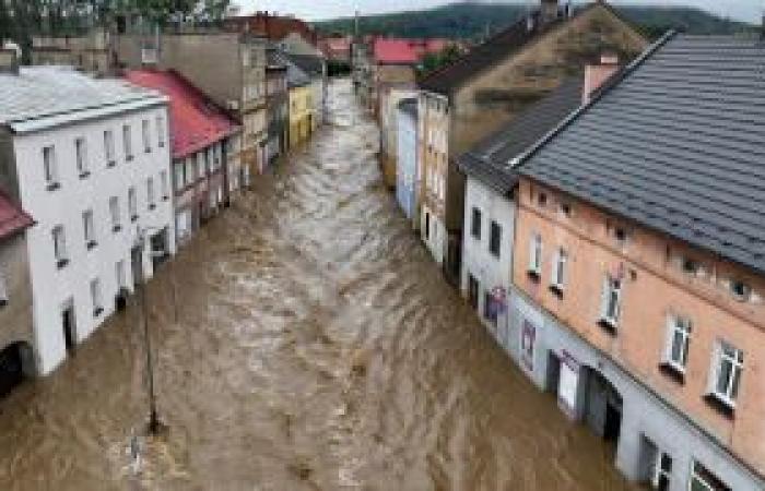 En
      Pologne,
      images
      de
      la
      destruction
      impressionnante
      du
      barrage
      de
      Paczków
      –
      .