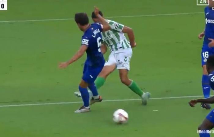 Polémique à Villamarín à cause d’un penalty sans pénalité de Milla à Fornals