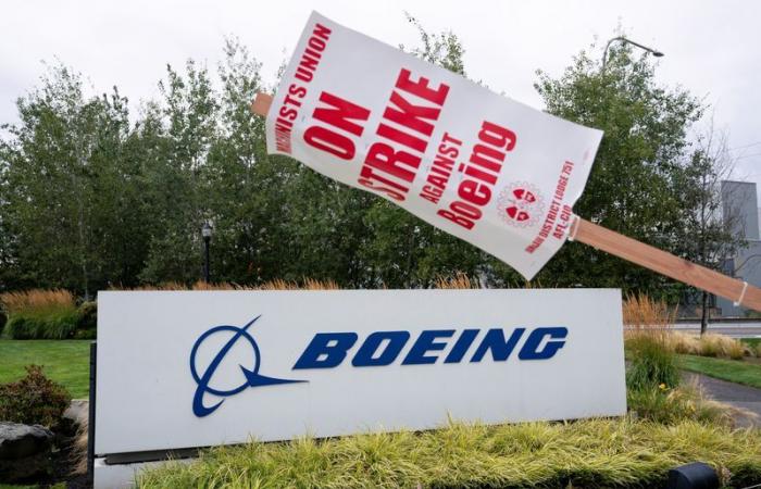 Les négociateurs de Boeing et des syndicats devraient reprendre les négociations mercredi