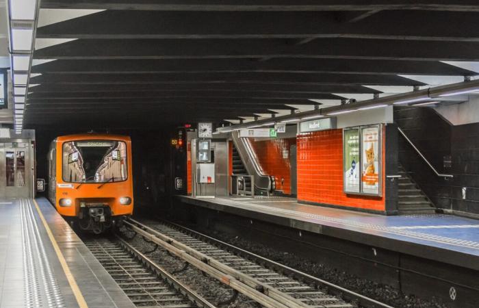 Bébé naît pour la première fois dans le métro de Bruxelles (et gagne un abonnement à vie)