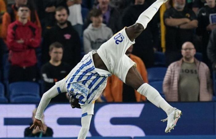 Un effort spectaculaire de Carlos Baleba aide Brighton à battre les Wolves en Carabao Cup