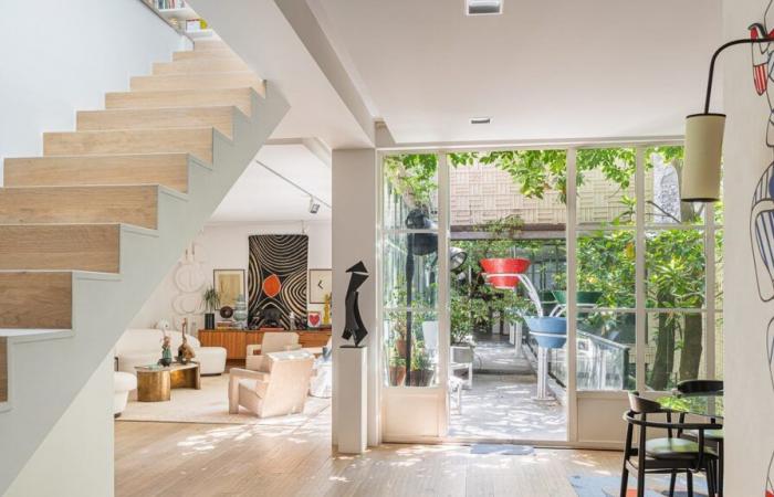 à Paris, sa maison-studio avec terrasse est à vendre