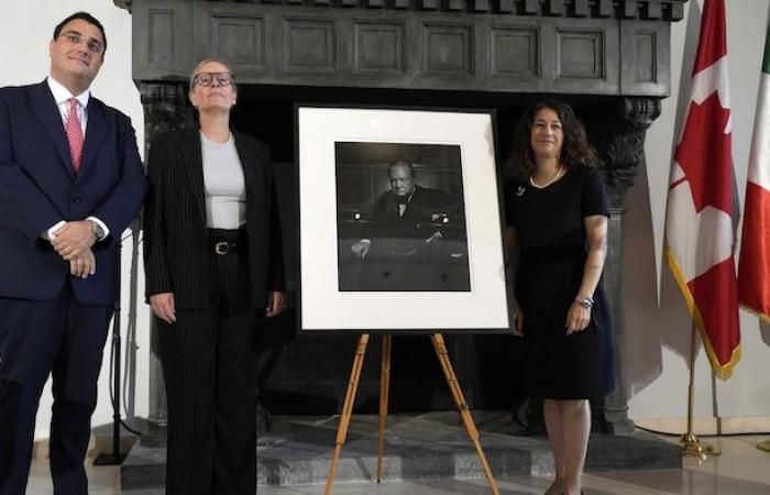 La police d’Ottawa retrouve un portrait volé de Winston Churchill à Rome, en Italie