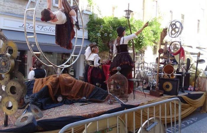 Saint-Céré. The Effilochés float causes a sensation