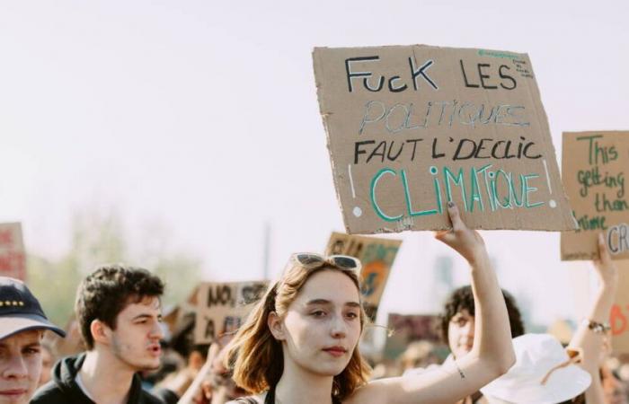 Après des actions spectaculaires, les jeunes militants redescendent dans la rue ce vendredi – Libération