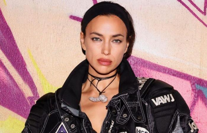 Irina Shayk dévoile sa poitrine dans une robe de lingerie entièrement transparente, elle ne laisse pas beaucoup de place à l’imagination