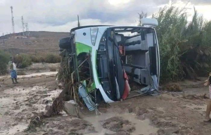 Un autocar emporté par les inondations à Oued Tata, 2 morts et 14 disparus (bilan provisoire)