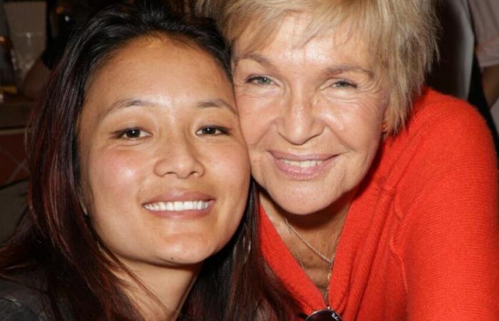 photos rares avec sa fille Migmar, adoptée au Tibet, Sylvie Vartan et son mari en pleine forme !