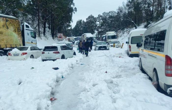 La neige en Afrique du Sud provoque le chaos dans la circulation