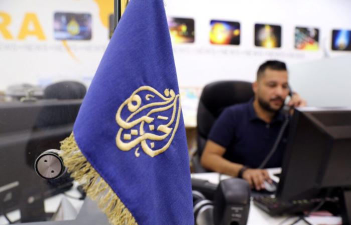 Les forces israéliennes prennent d’assaut le bureau d’Al Jazeera en Cisjordanie et ordonnent sa fermeture