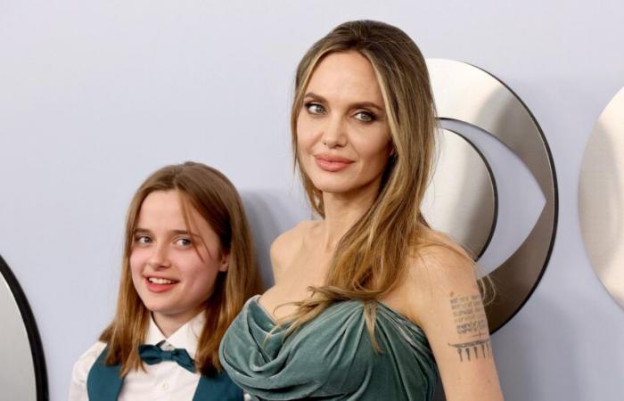 Angelina Jolie révèle le tatouage assorti qu’elle a avec sa fille Vivienne | Angelina Jolie, Tatouage, Vivienne Jolie-Pitt