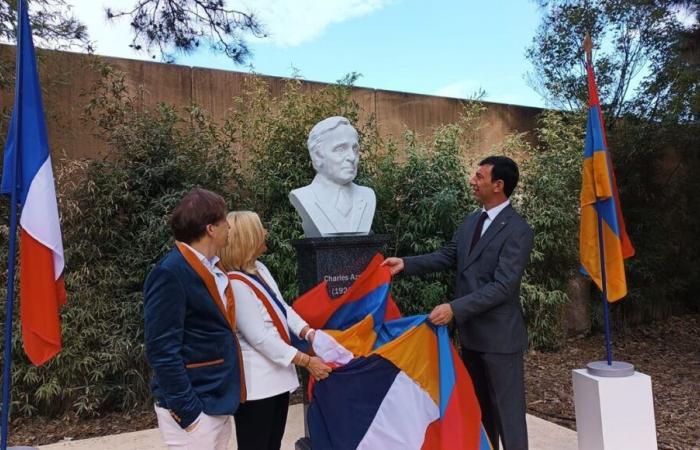 EN IMAGES – La statue de Charles Aznavour inaugurée à Bourg-lès-Valence : « Elle m’a donné la chair de poule »