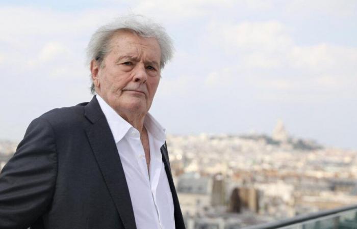 Un ancien collaborateur d’Alain Delon se déchaîne sur le tempérament « pas facile » de l’acteur