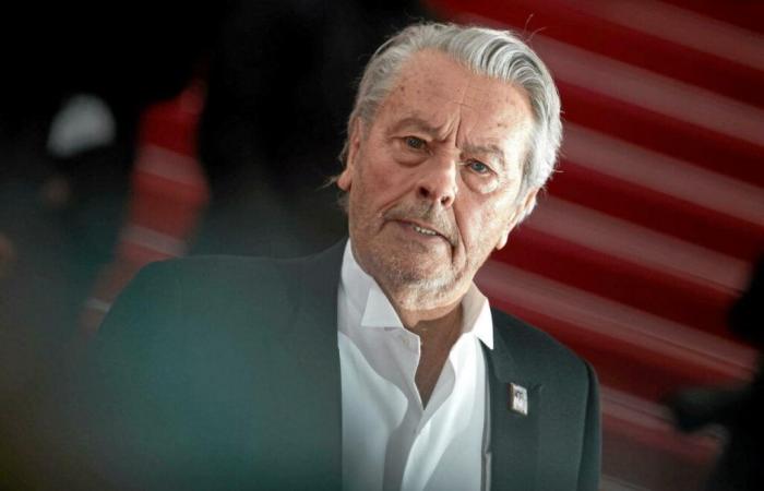 Alain Delon a été enterré avec Poupouss, son chat congelé