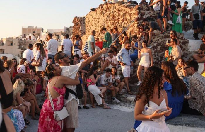 Trop de bateaux de croisière, construction anarchique d’hôtels, grogne locale… La Grèce veut à son tour lutter contre le surtourisme