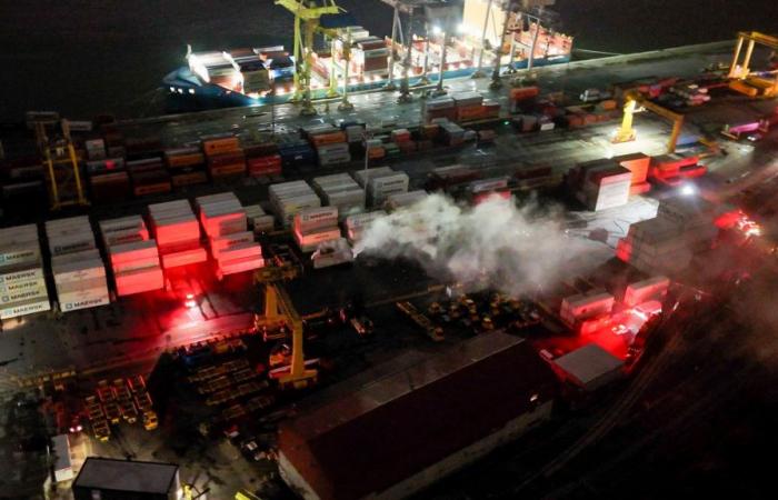 Des batteries au lithium provoquent un incendie dans un conteneur au port de Montréal