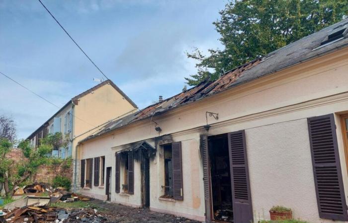 Une maison prend feu et nécessite l’intervention d’une trentaine de pompiers