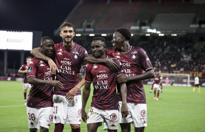 Metz bat Martigues et prend la tête, une surprise pour le Paris FC