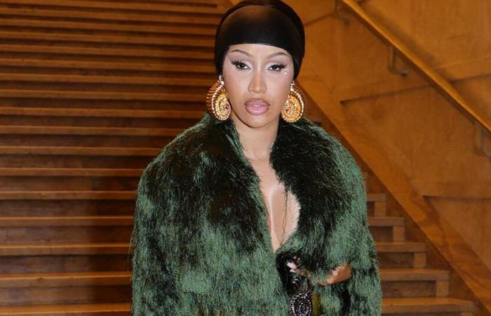 Quand Brigitte Macron et Cardi B se retrouvent côte à côte au défilé Balmain, la surprise de la Fashion Week de Paris