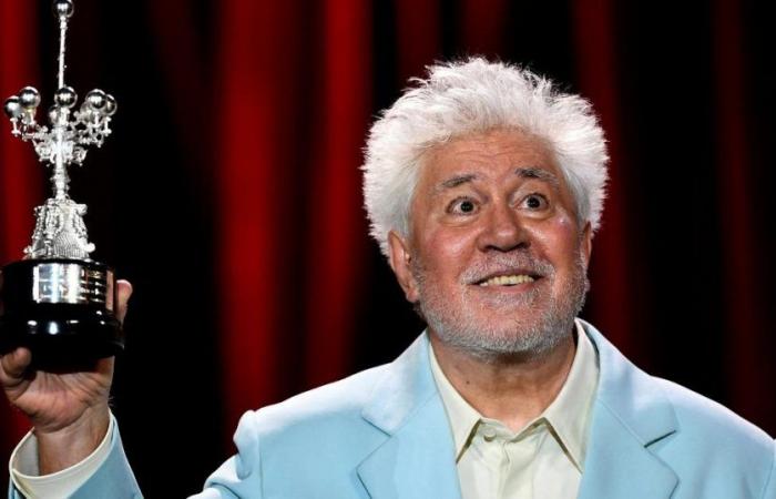 “Le cinéma m’a tout donné”, Pedro Almodovar a reçu le prix d’honneur à Saint-Sébastien