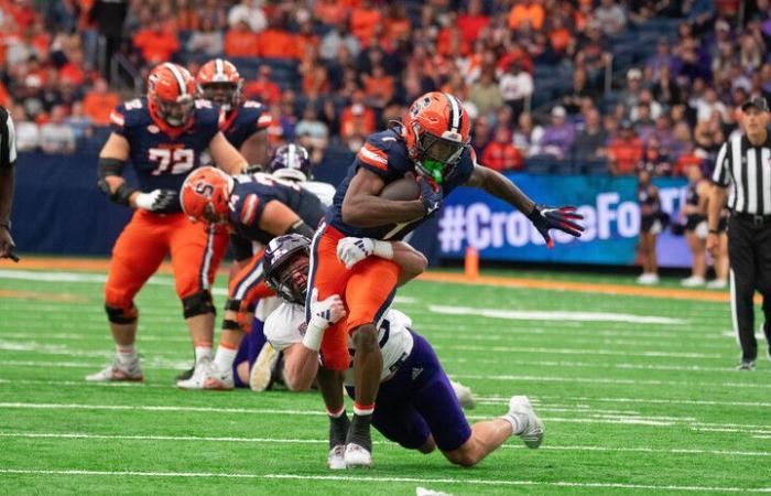 La défense précipitée excelle, Meeks brille dans la victoire de SU contre Holy Cross