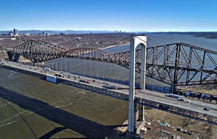 Patience sur le pont de Québec