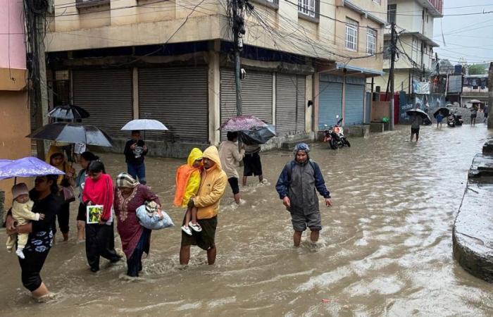 les inondations tuent 10 personnes et en blessent 18 autres