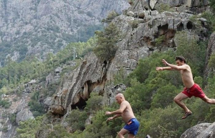 38 photos qui prouvent que la Corse est l’île la plus laide du monde