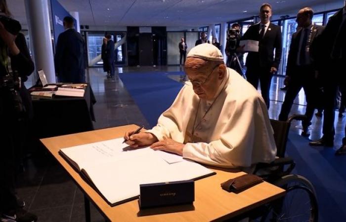 Le pape François assure que « les femmes sont plus importantes que les hommes »