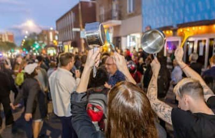 Une manifestation bruyante – et musicale – contre la fermeture du cabaret La Tulipe