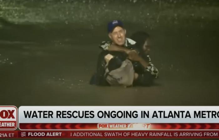 le journaliste Bob van Dillen sauve en direct une femme coincée dans l’eau