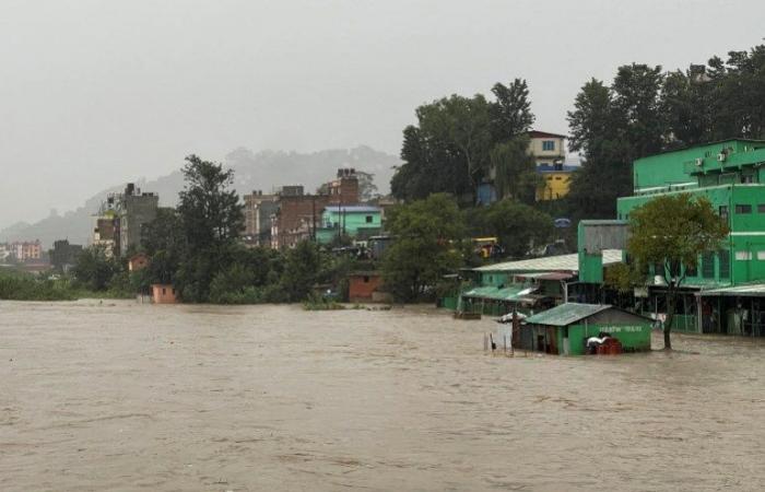 Au moins 10 personnes tuées et 18 disparues dans des inondations et des glissements de terrain au Népal