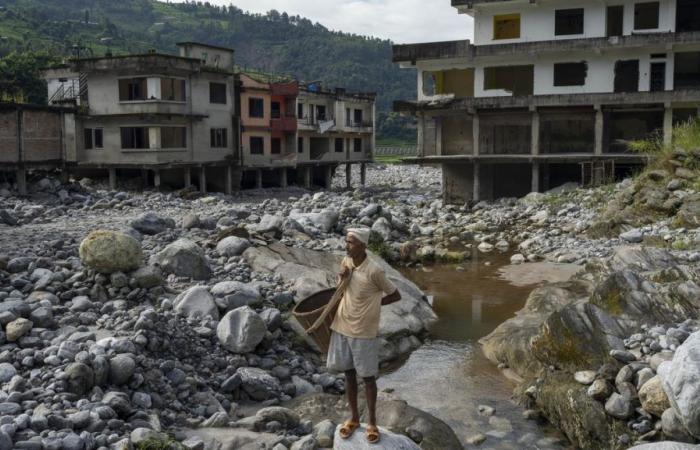 Dix morts et 18 disparus dans les inondations au Népal