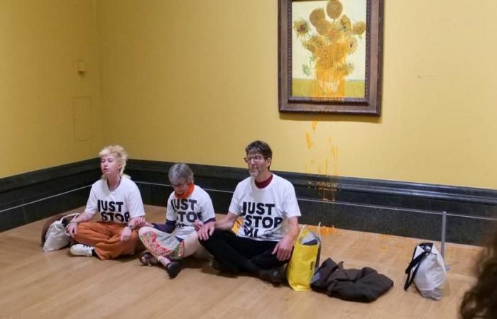 Des militants écologistes aspergent deux tableaux de Van Gogh de soupe (vidéo)