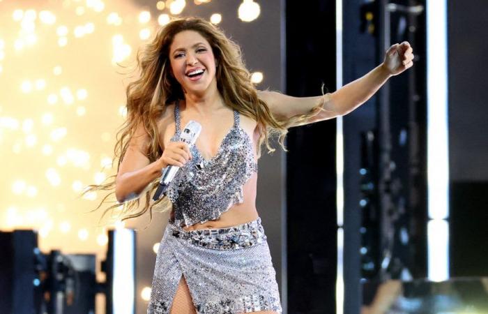 Shakira célèbre sa vie de célibataire dans son nouveau single : “Je m’éclate”