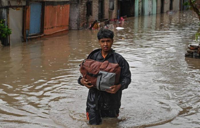 Au moins 59 morts et 44 disparus dans les inondations au Népal