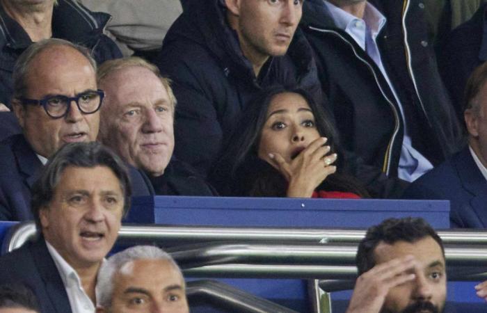 Habillée aux couleurs du Stade Rennais, Salma Hayek, supporter passionnée